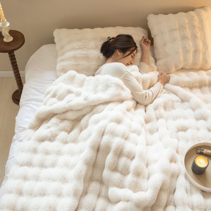 It's indispensable to keep warm at Christmas Soft Fluffy Blanket