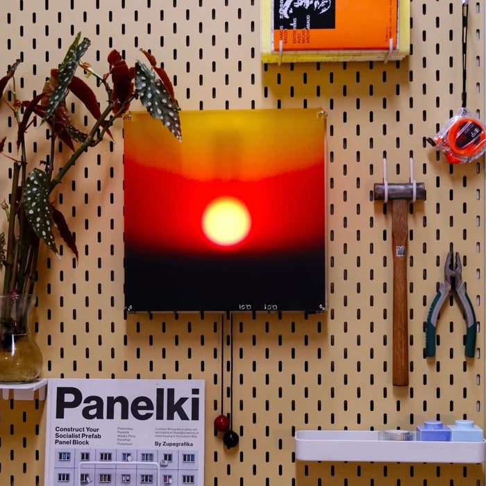 Wall Light That Moves with the Sun