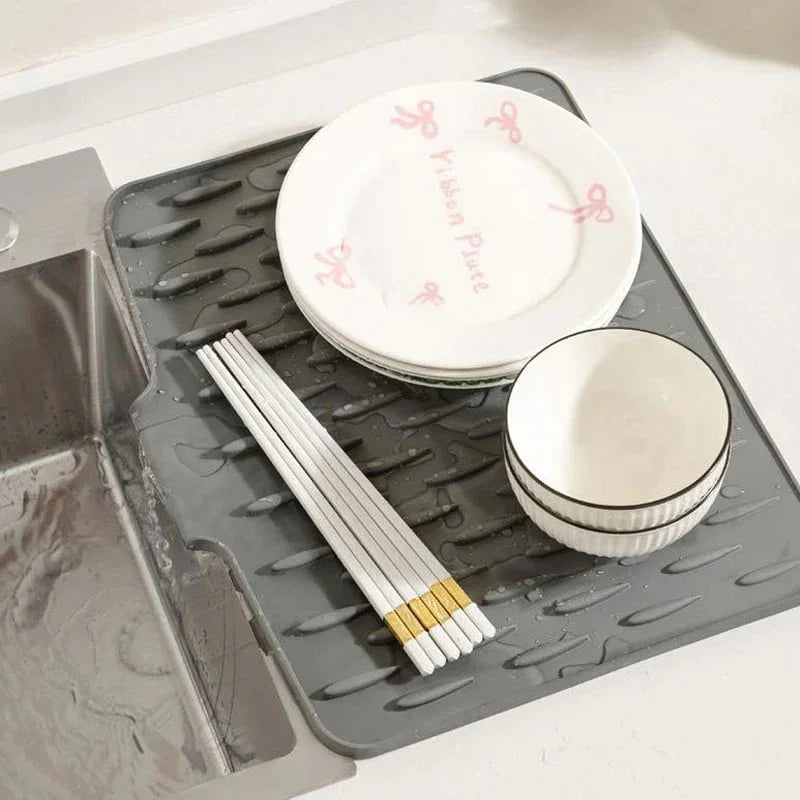 No-Spill Silicone Worktop Saver – Heat-Resistant & Non-Slip Mat for Drip-Free Drying