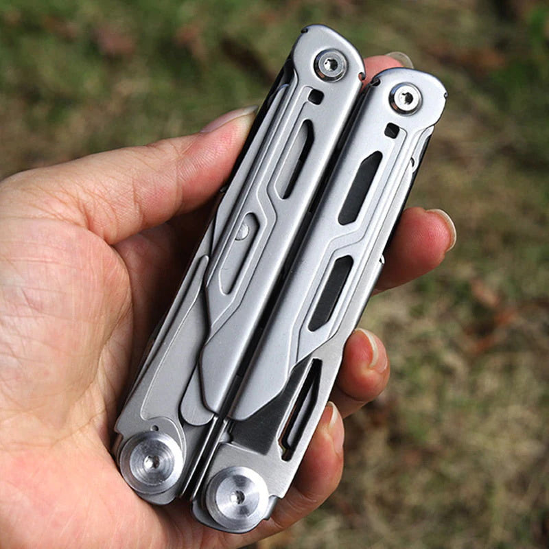Foldable Universal Pliers for Outdoor Use
