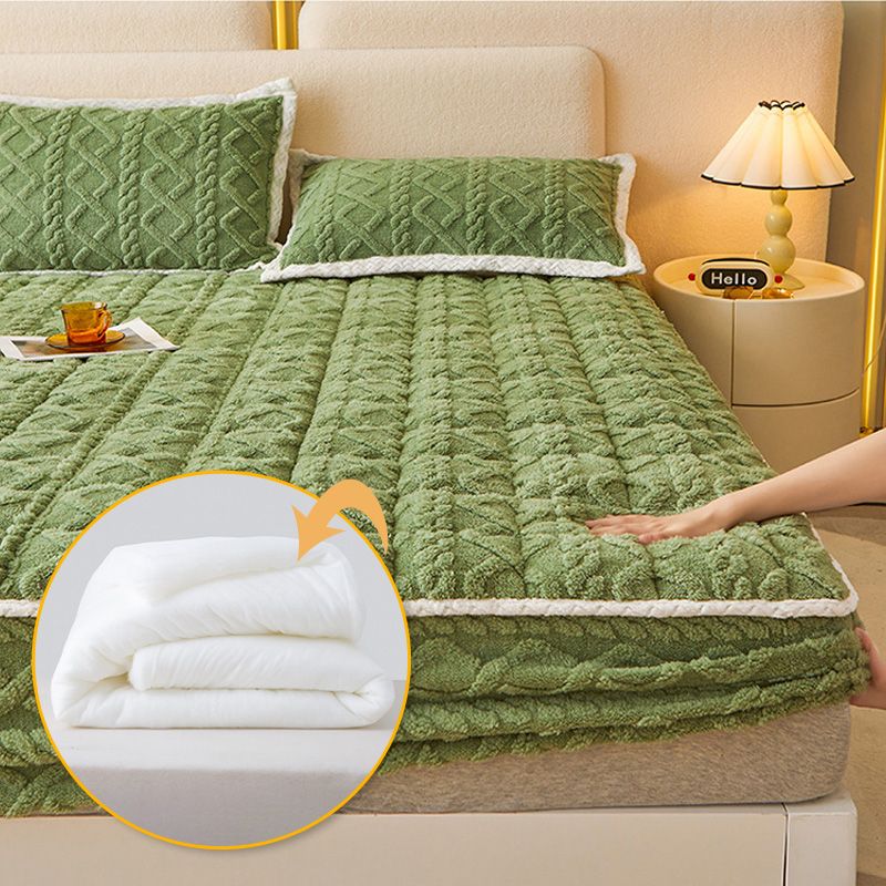 The entire range! Warming flannel fitted sheet – made from soft cotton flannel with deep pockets & non-slip elastic bands for comfort in every season