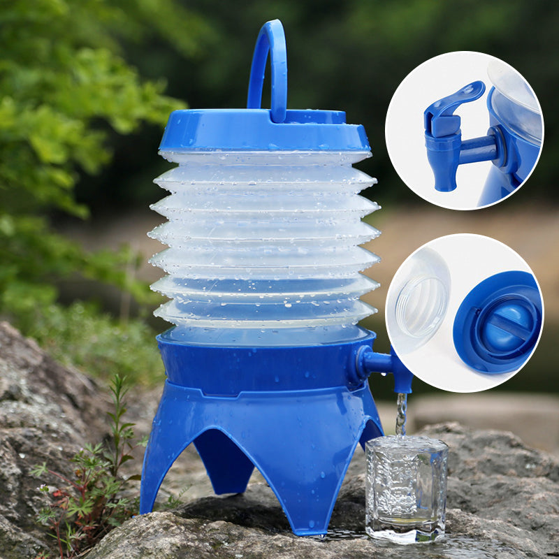 Collapsible water container with faucet